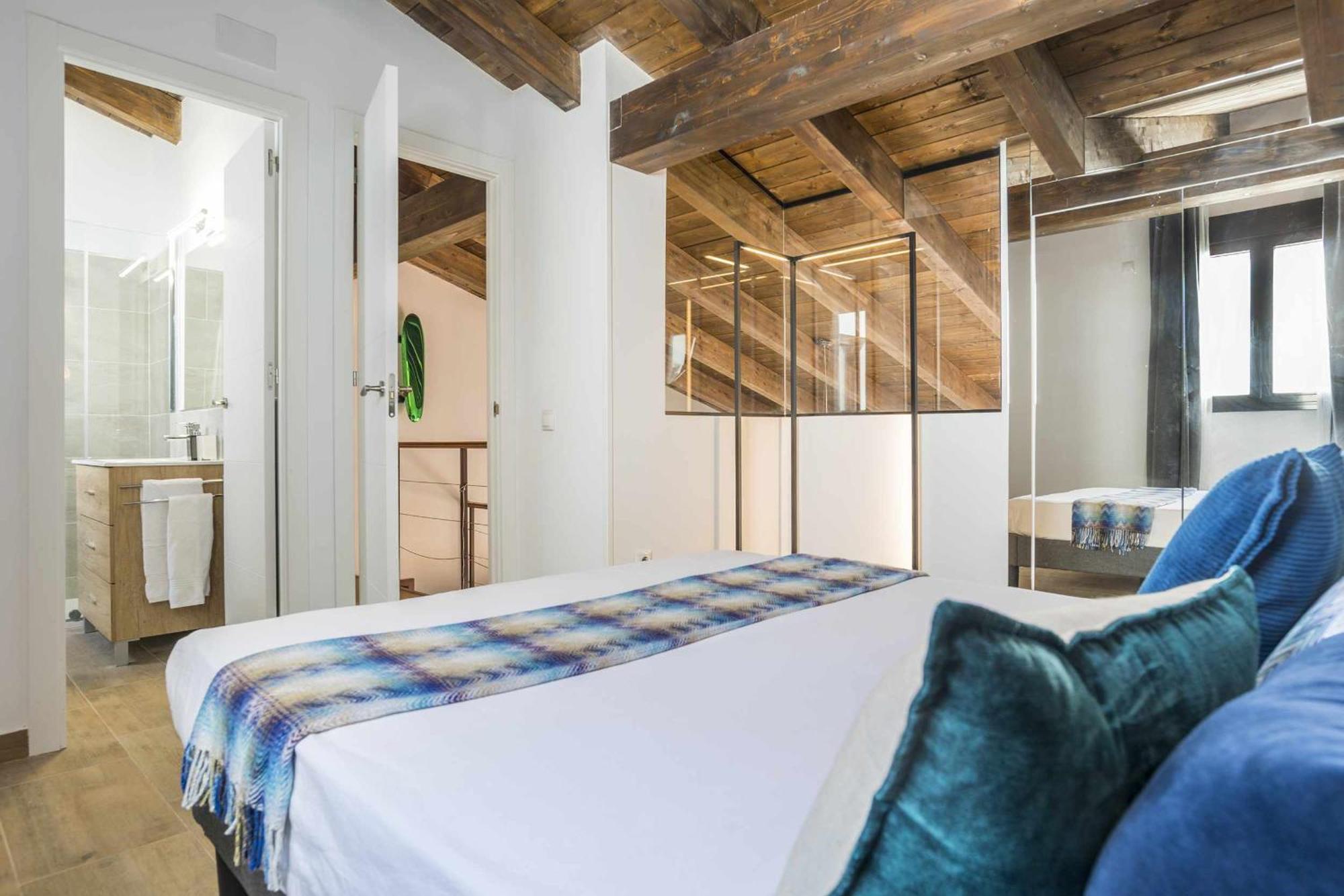 Apartment La Sierra I By Skykey